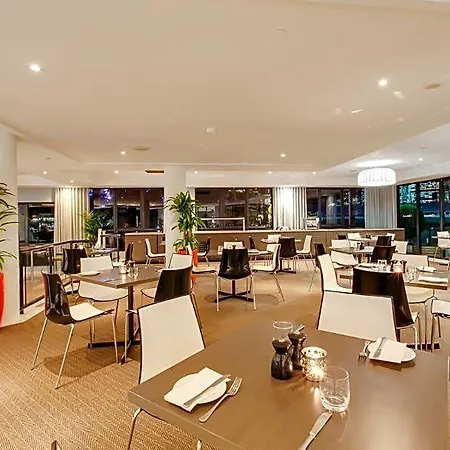 Adina Aparthotel 4*
