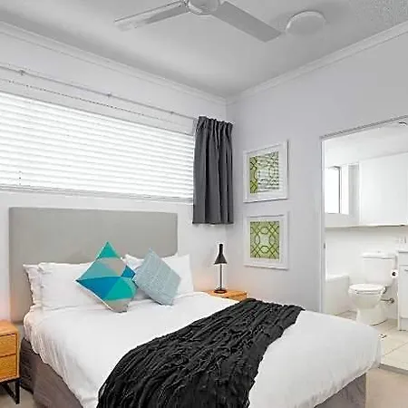 Boulevard North Lakes Hotel 4*