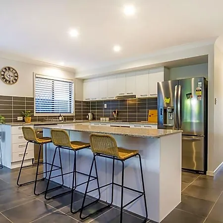 Charming 3br House In The Heart Of Dakabin
