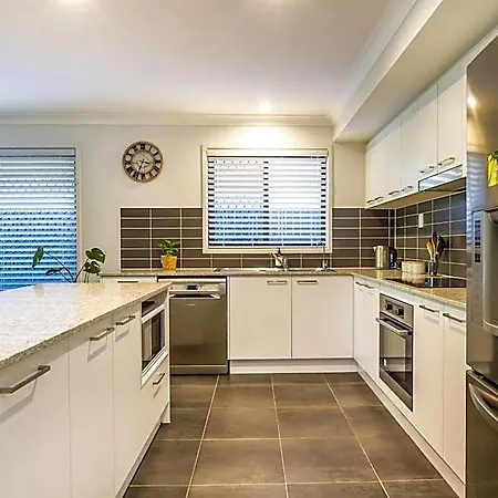 Charming 3br House In The Heart Of Dakabin Hotel