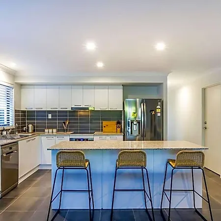 Charming 3br House In The Heart Of Dakabin Hotel