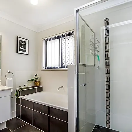 Charming 3br House In The Heart Of Dakabin 3*