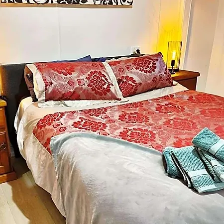 Prout Road Retreat 2*