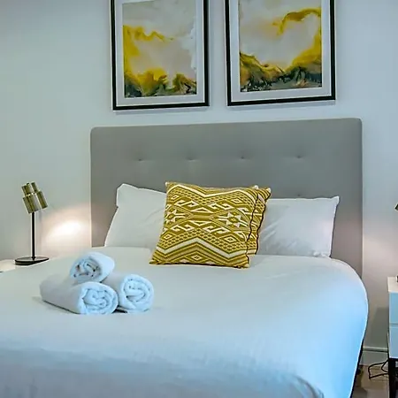 Hotel Airtrip On Tribune Street Brisbane
