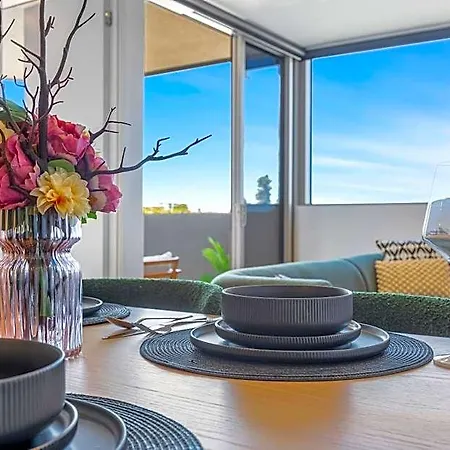 3br Family - King Beds, Parking & Views Apartment *