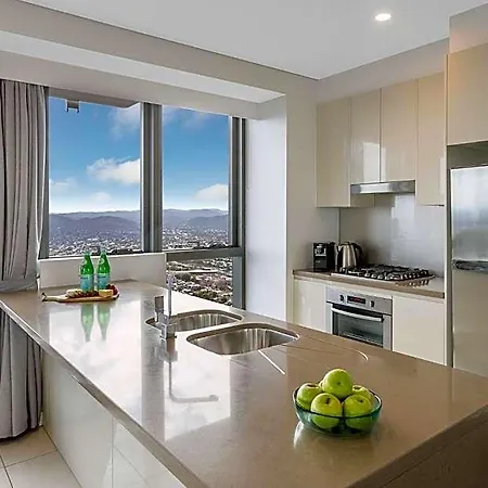 Hotel Meriton Herschel Street, 5*
