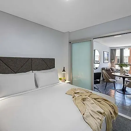 Meriton Herschel Street, 5*