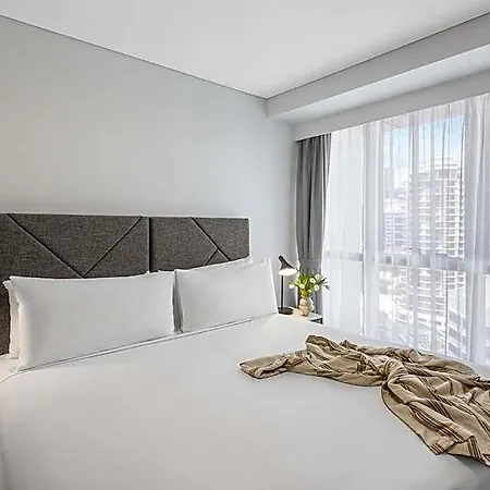 Meriton Herschel Street, Hotel