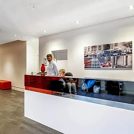 Quattro On Astor Aparthotel