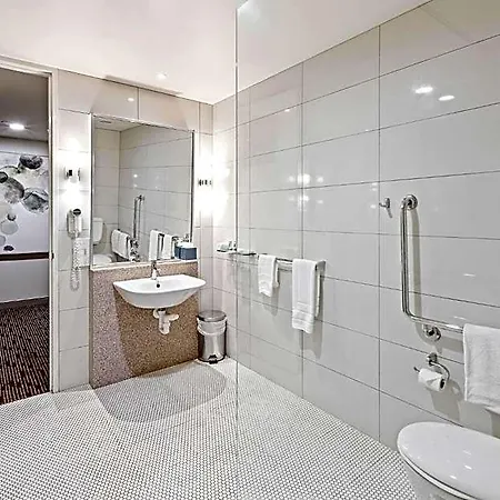 The Colmslie 5*