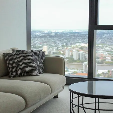 Luxury 1 Bedroom Retreat In With Pool And Gym Apartment