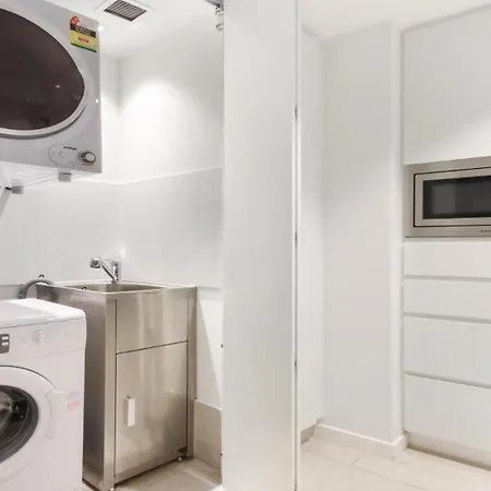 Apartment Luxury 1 Bedroom Retreat In With Pool And Gym *