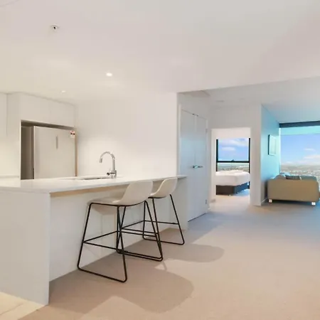 Luxury 1 Bedroom Retreat In With Pool And Gym *