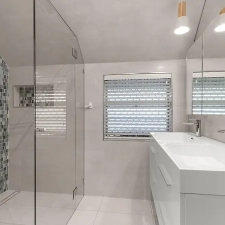 Kozyguru | Spring Hill | 2 Bed 2.5 Bath * Brisbane