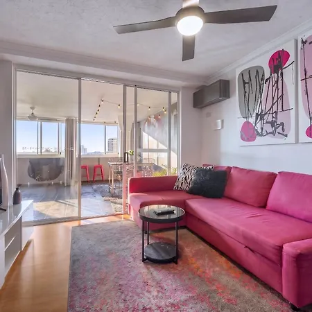 Retro Chic Vibes, Tropical Pool & Prime Location Brisbane