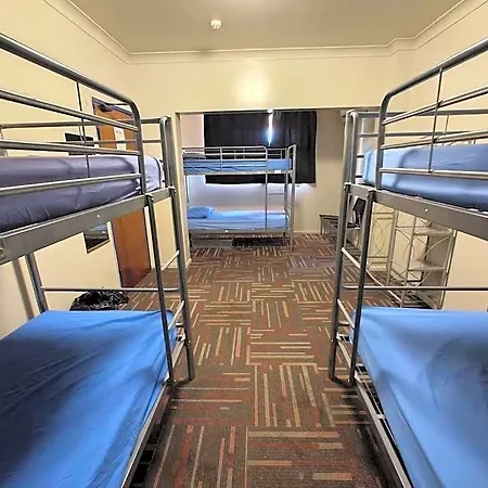 Backpackers Hq *