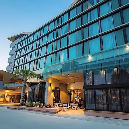 Eatons Hill 4*