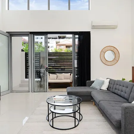 Huge Family Townhouse 3 Bathrooms 5km To Holiday home Brisbane