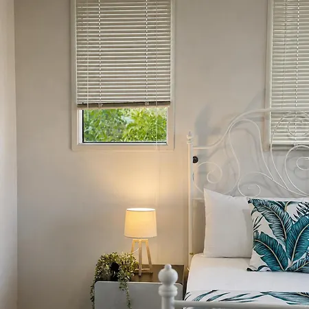 16b Peaceful Ensuite In Coopers Plains Guest house 3*