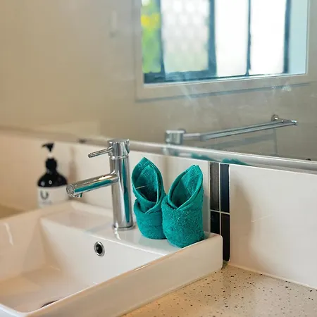 Guest house 16b Peaceful Ensuite In Coopers Plains 3*