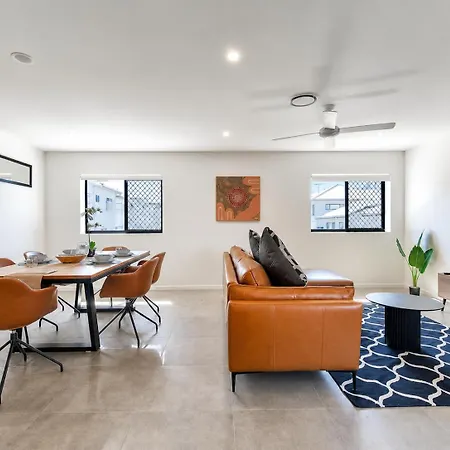 3br Floor With Parking, Ev Friendly & Views South *