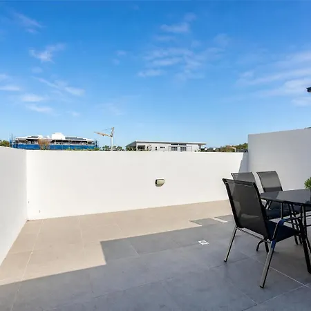 3br Floor With Parking, Ev Friendly & Views South Apartment Brisbane