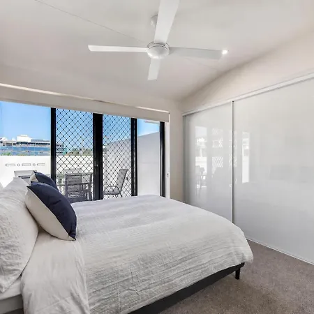 Apartment 3br Floor With Parking, Ev Friendly & Views South Brisbane