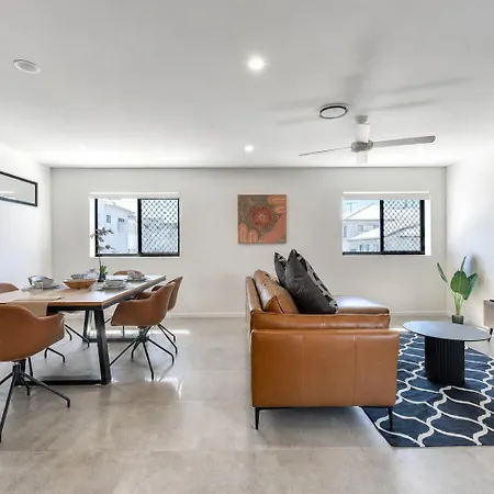 Apartment 3br Floor With Parking, Ev Friendly & Views South