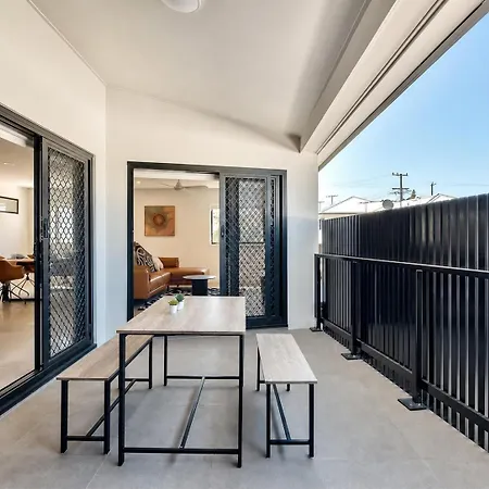 3br Floor With Parking, Ev Friendly & Views South Apartment *
