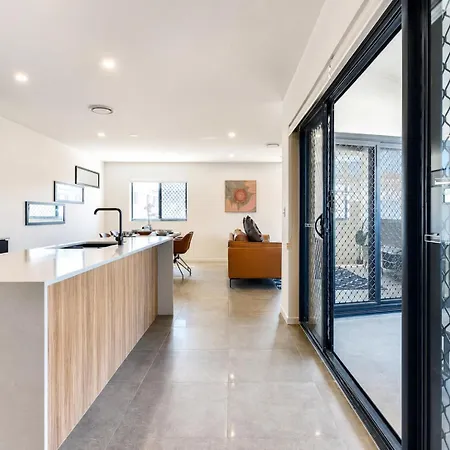 3br Floor With Parking, Ev Friendly & Views South Apartment *