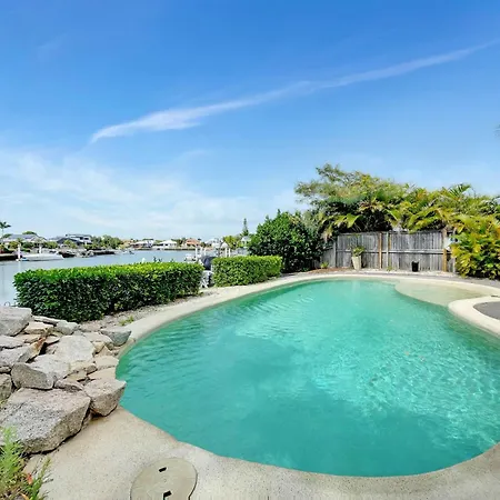 Spacious Family & Dog-Friendly Home On The Water *