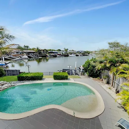 Holiday home Spacious Family & Dog-Friendly Home On The Water *