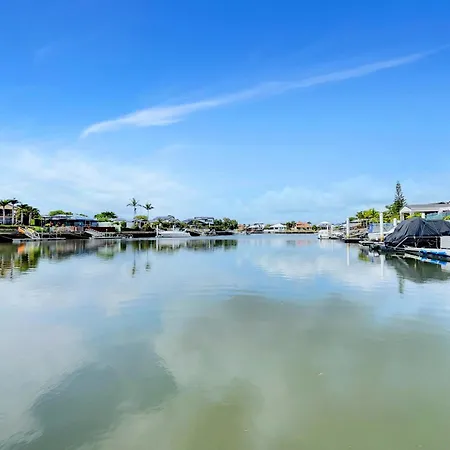 Spacious Family & Dog-Friendly Home On The Water Holiday home Brisbane
