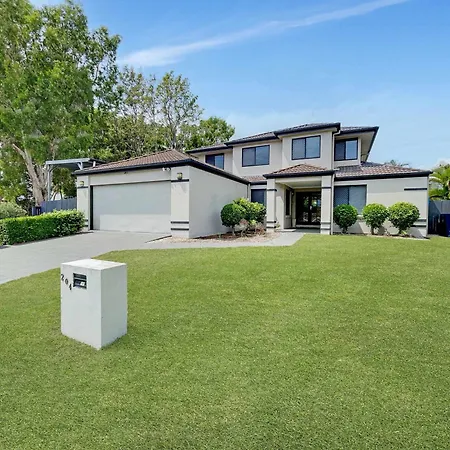 Holiday home Spacious Family & Dog-Friendly Home On The Water Brisbane
