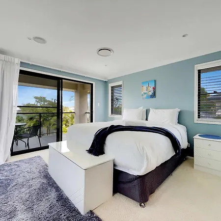 Spacious Family & Dog-Friendly Home On The Water Holiday home