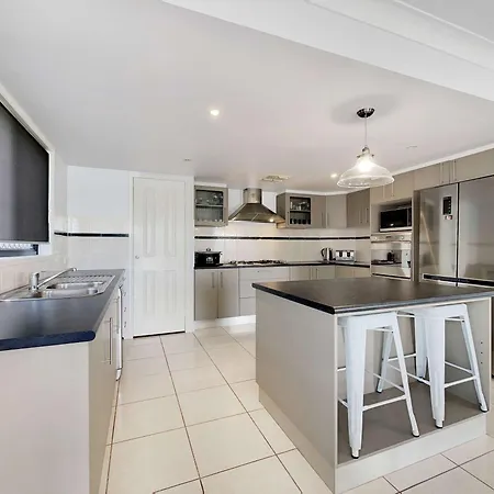 Holiday home Spacious Family & Dog-Friendly Home On The Water *