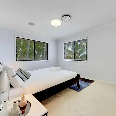 Spacious Family & Dog-Friendly Home On The Water