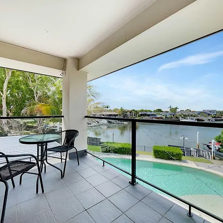 Spacious Family & Dog-Friendly Home On The Water Holiday home