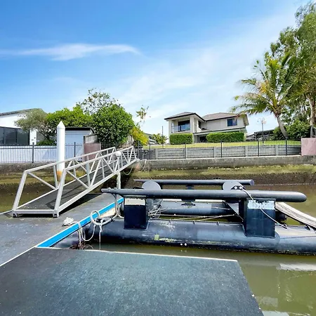 Spacious Family & Dog-Friendly Home On The Water Holiday home