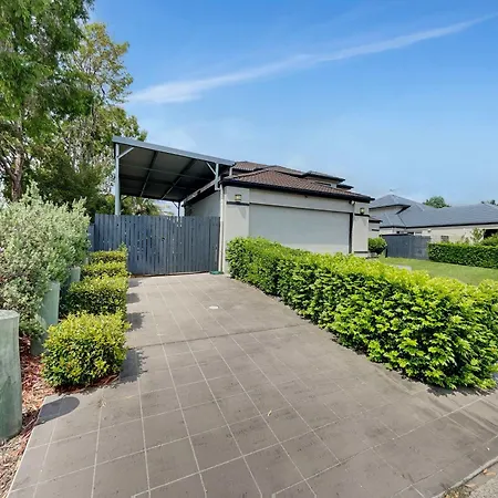 Holiday home Spacious Family & Dog-Friendly Home On The Water Brisbane