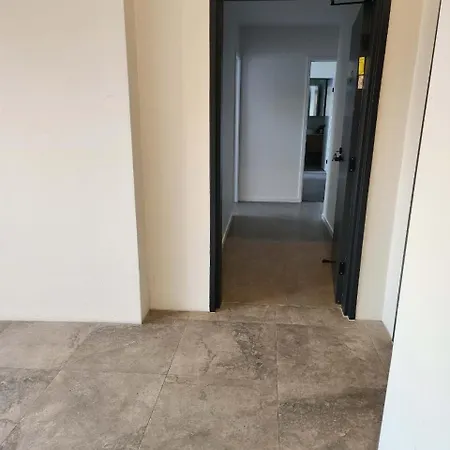 Premium 3br Floor With Parking, Ev Friendly & Views *