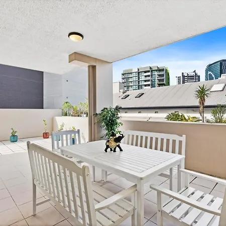 Apartment Stylish Escape Free Parking For 2 Walk To Cbd Brisbane