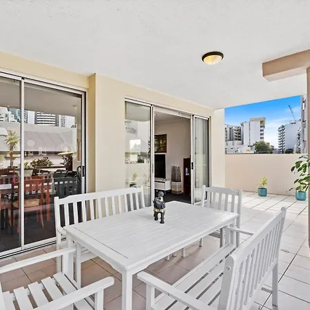 Stylish Escape Free Parking For 2 Walk To Cbd Apartment