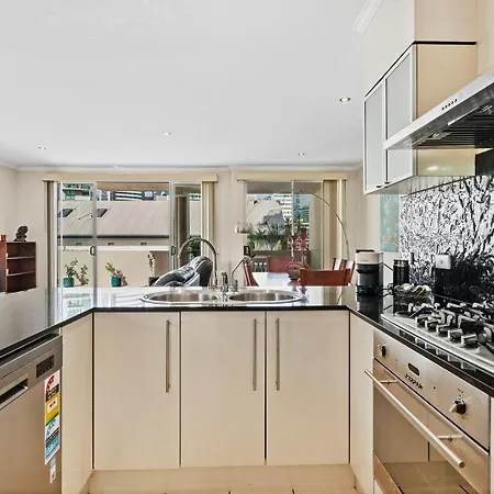 Stylish Escape Free Parking For 2 Walk To Cbd