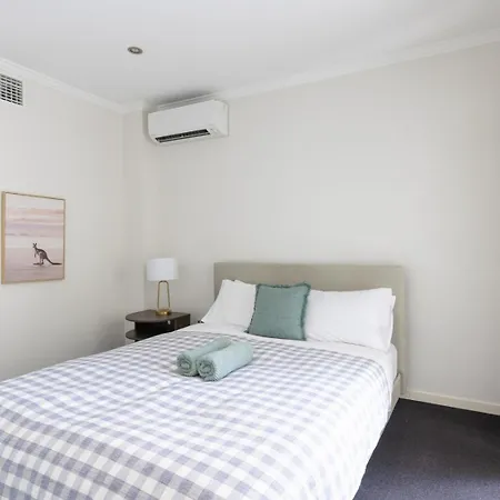 Stylish Escape Free Parking For 2 Walk To Cbd