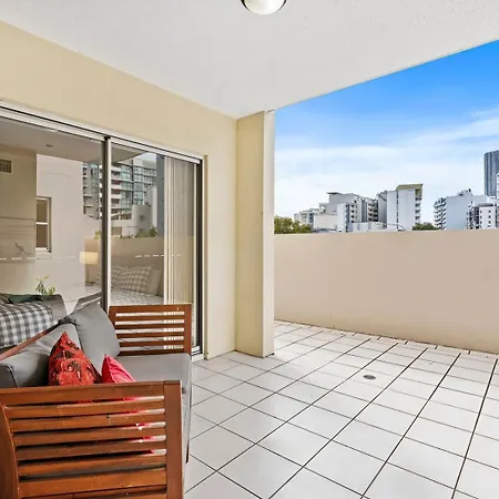 Stylish Escape Free Parking For 2 Walk To Cbd Apartment