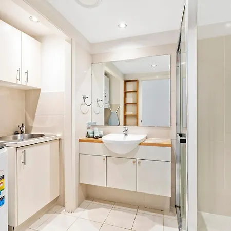 Stylish Escape Free Parking For 2 Walk To Cbd *
