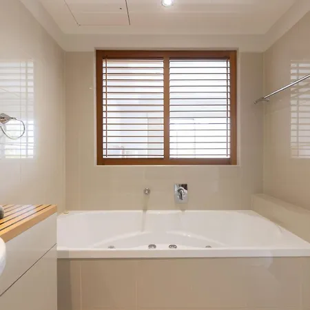 Stylish Escape Free Parking For 2 Walk To Cbd Brisbane