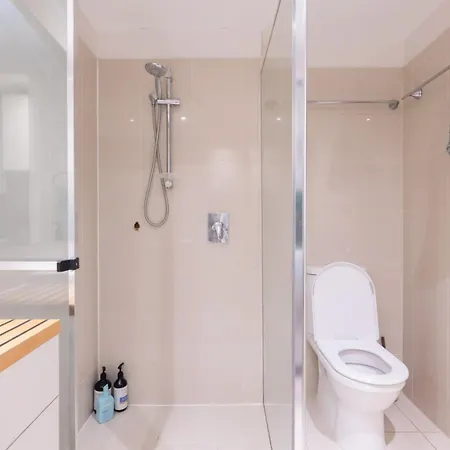 Apartment Stylish Escape Free Parking For 2 Walk To Cbd Brisbane
