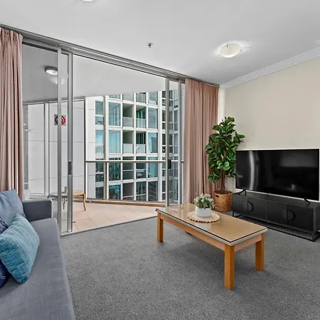 With King Bed, Pool, Gym And Sauna Brisbane